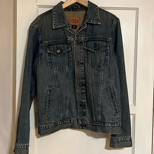 NEW Gap 1969 Men’s Denim Jacket
Size Medium